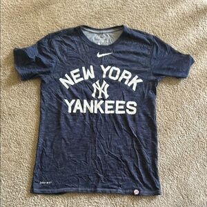 Nike New York Yankees Navy Blue T-Shirt